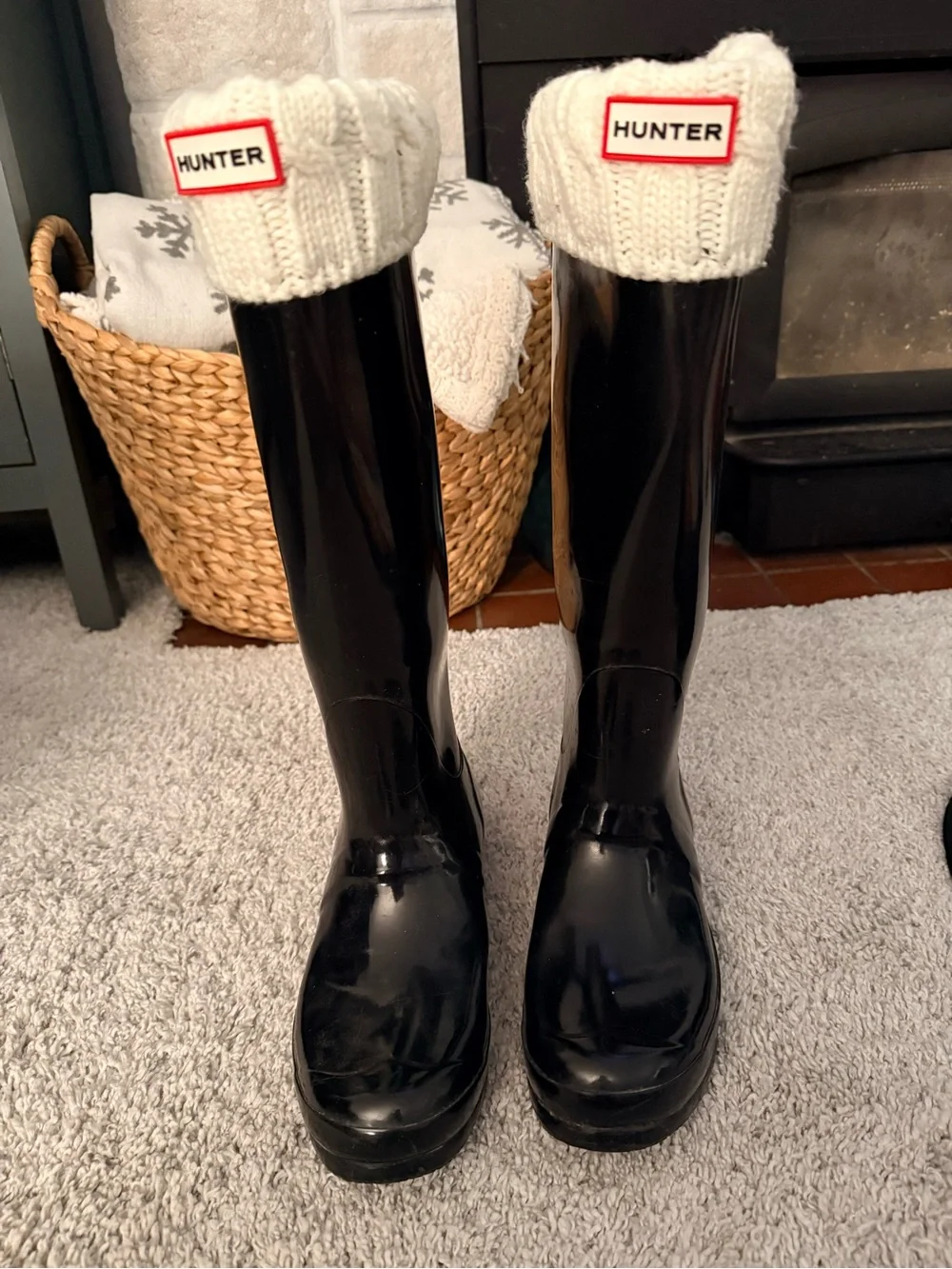 Hunter glossy tall black boots w/ cream sock insert. Collegiate waterproof cozy